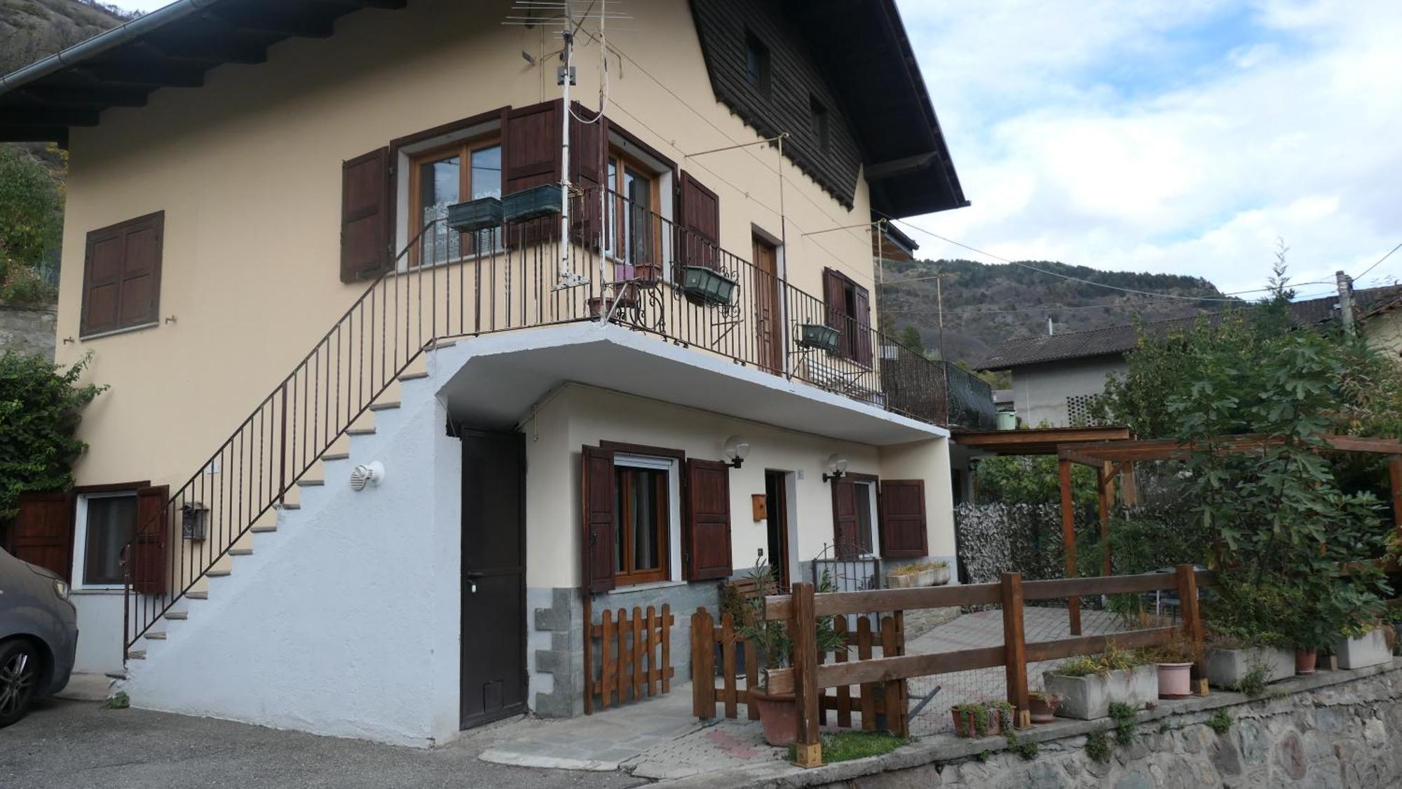 La Petite Maison Villa Aosta Esterno foto